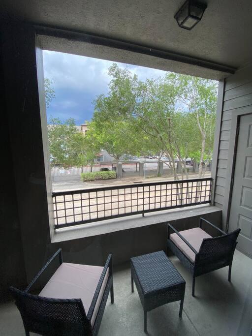 Your Warm Spacious Unit With Pool - Medical Center Houston Ngoại thất bức ảnh