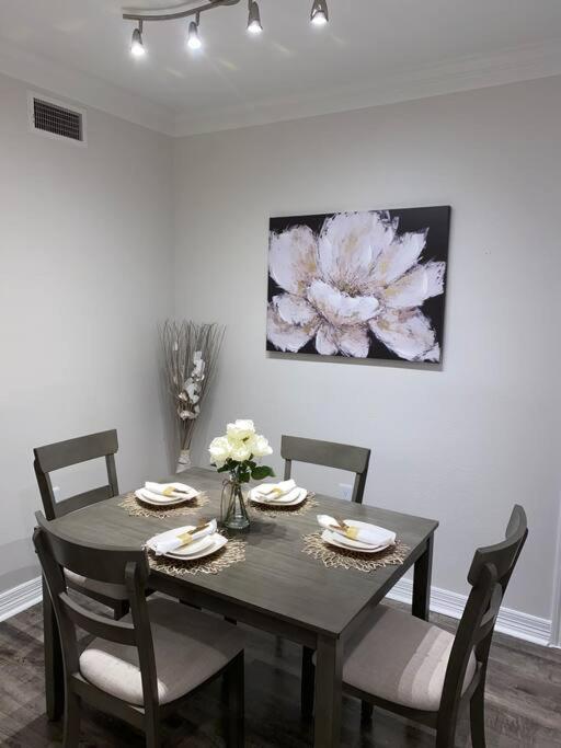 Your Warm Spacious Unit With Pool - Medical Center Houston Ngoại thất bức ảnh