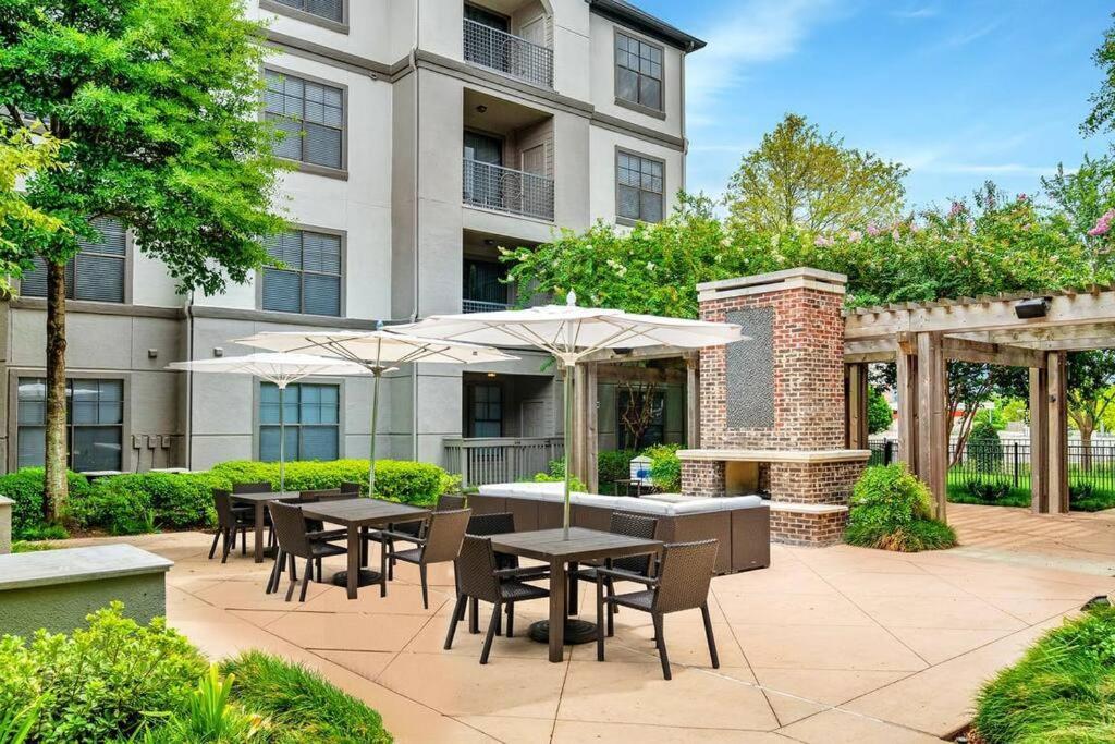 Your Warm Spacious Unit With Pool - Medical Center Houston Ngoại thất bức ảnh